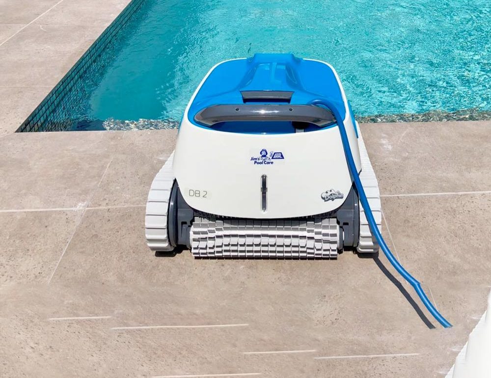 Por qué debes limpiar tu piscina con un robot