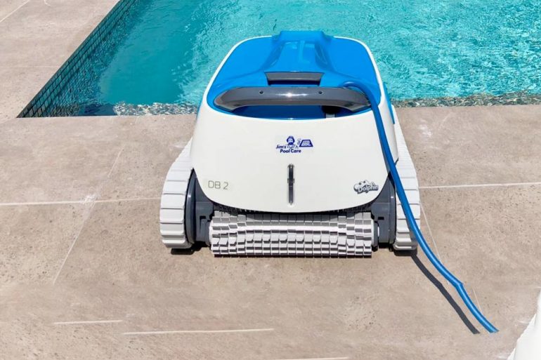 Por qué debes limpiar tu piscina con un robot